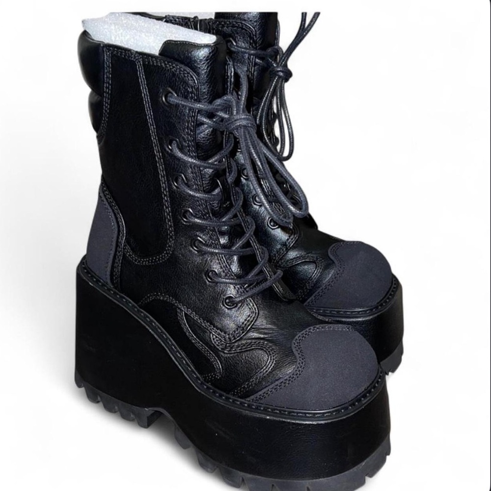 Current mood Black lace up platform boots  TOTALLY SWEAR PLATFORM - Dollskill